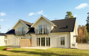 Nice Home In Västervik With Lake View